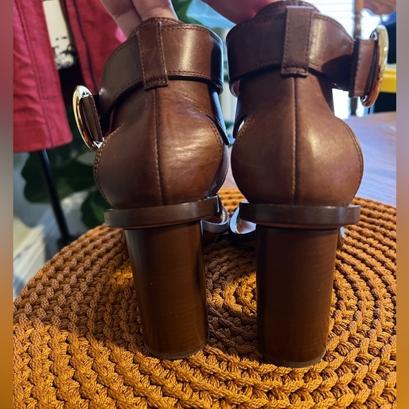 LOUIS VUITTON
Calfskin Monogram Ocean Drive Heeled Sandals 37 Cognac - Picture 9 of 12